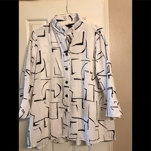 Ali Miles Crinkle Top in Size XL/16. Worn once. EUC.